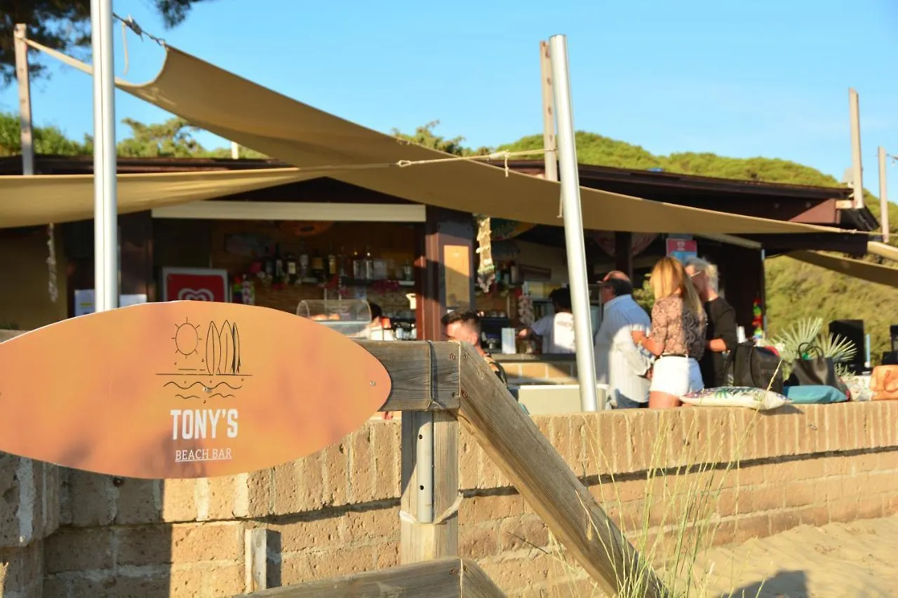 Golfo Del Sole Hotel & Holiday Resort フォッローニカ