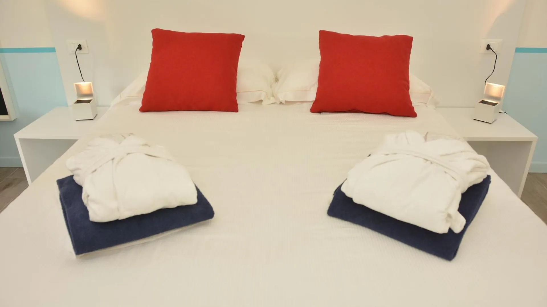 Golfo Del Sole Hotel & Holiday Resort フォッローニカ
