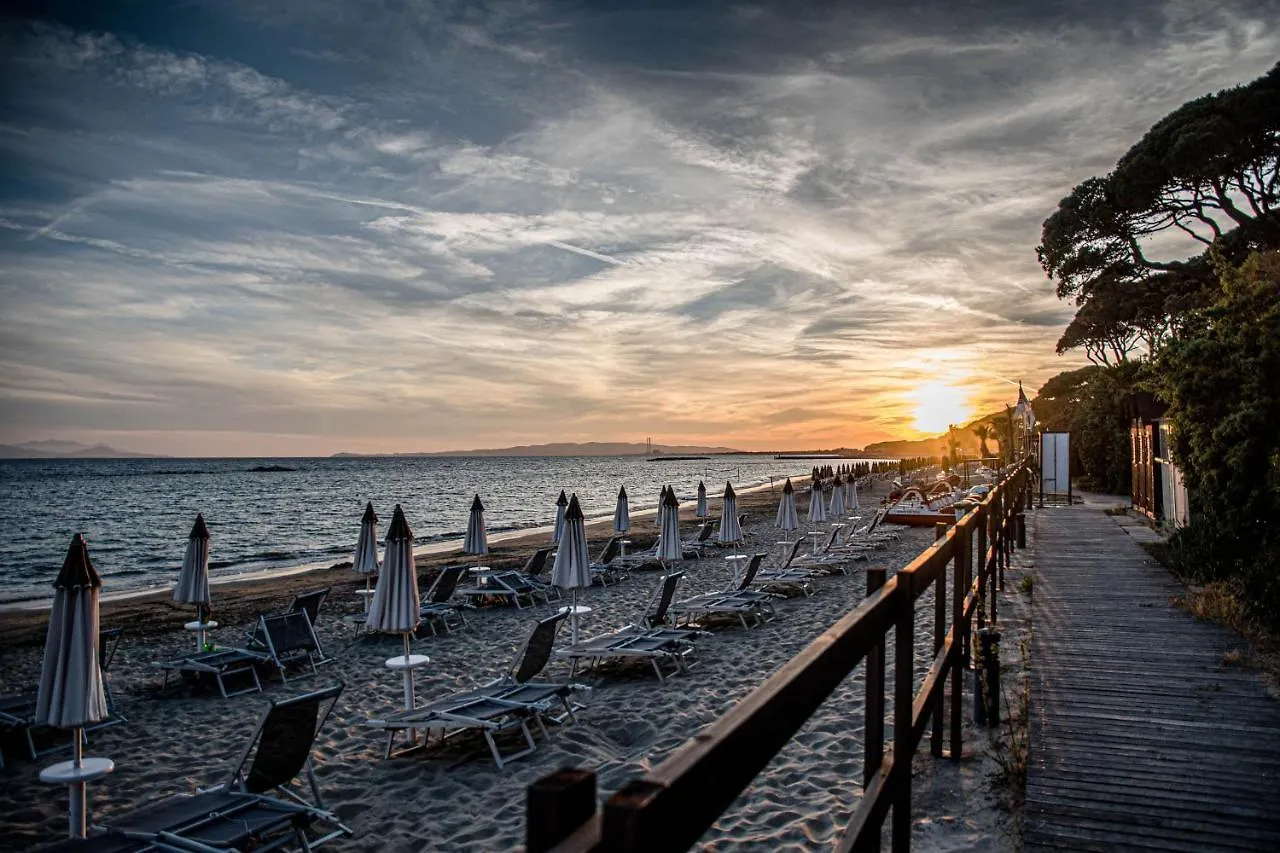 Golfo Del Sole Hotel & Holiday Resort フォッローニカ